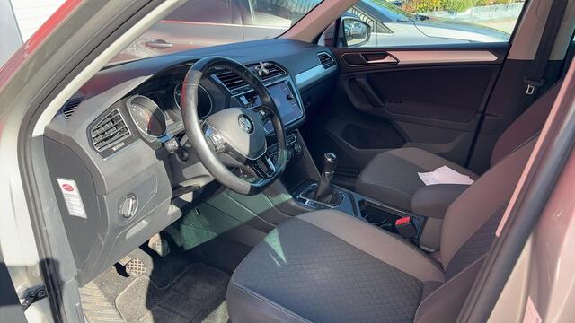 Volkswagen TIGUAN 1.4 TSI Comfortline Business TREKHAAK / CARPLAY / NAVI / CLIMA / PDC / BLUETOOTH / CRUISE / NL-AUTO
