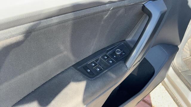 Volkswagen TIGUAN 1.4 TSI Comfortline Business TREKHAAK / CARPLAY / NAVI / CLIMA / PDC / BLUETOOTH / CRUISE / NL-AUTO