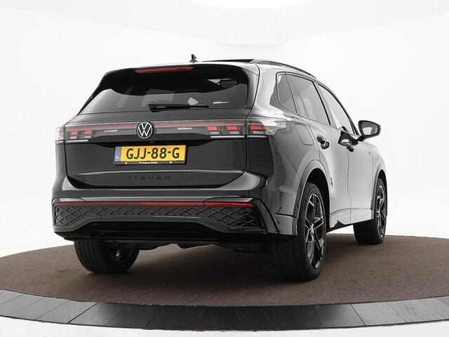 Volkswagen TIGUAN 1.5 eHybrid 272pk DSG R-Line Business · Trekhaak · Panoramadak · Dodehoeksensoren · Apple/Android Car Play · Camera · Garantie t/m 23-08-2028 of 100.000km