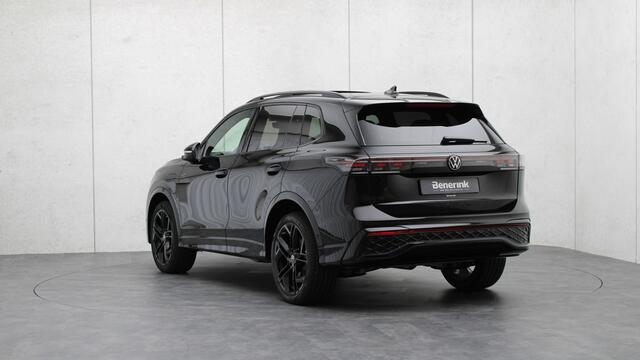 Volkswagen TIGUAN 1.5 eHybrid R-Line | Massage | Head-up | Panoramadak | Harman/Kardon | Trekhaak | Comfort Plus | Black Style Pack