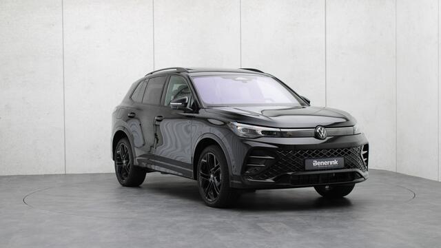 Volkswagen TIGUAN 1.5 eHybrid R-Line | Massage | Head-up | Panoramadak | Harman/Kardon | Trekhaak | Comfort Plus | Black Style Pack