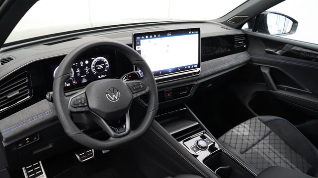 Volkswagen TIGUAN 1.5 eHybrid R-Line | Massage | Head-up | Panoramadak | Harman/Kardon | Trekhaak | Comfort Plus | Black Style Pack