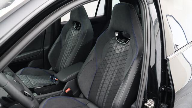 Volkswagen TIGUAN 1.5 eHybrid R-Line | Massage | Head-up | Panoramadak | Harman/Kardon | Trekhaak | Comfort Plus | Black Style Pack