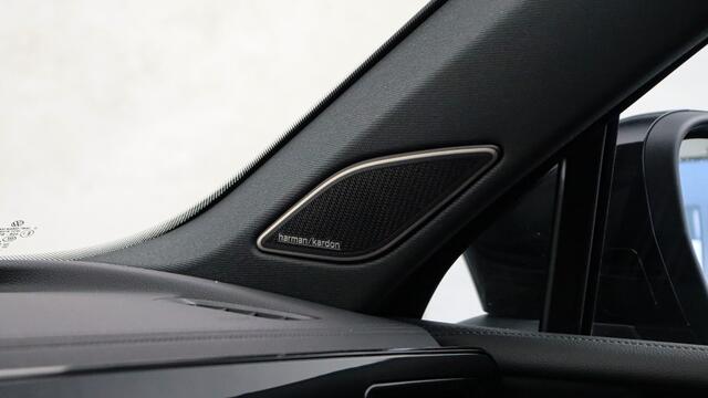 Volkswagen TIGUAN 1.5 eHybrid R-Line | Massage | Head-up | Panoramadak | Harman/Kardon | Trekhaak | Comfort Plus | Black Style Pack
