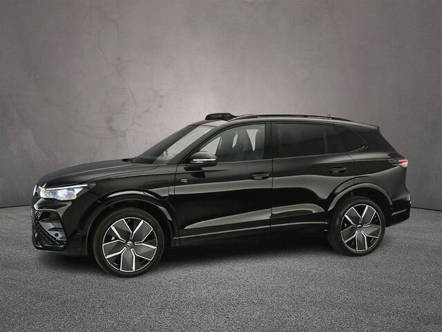 Volkswagen TIGUAN R-Line Edition 1.5 TSI eHybrid 272pk DSG Automaat Trekhaak, Black style, Panoramadak, Adaptive cruise control, Achteruitrijcamera, Elektrische achterklep