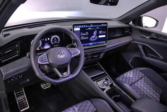 Volkswagen TIGUAN R-Line Edition 1.5 TSI eHybrid 272pk DSG Automaat Trekhaak, Black style, Panoramadak, Adaptive cruise control, Achteruitrijcamera, Elektrische achterklep