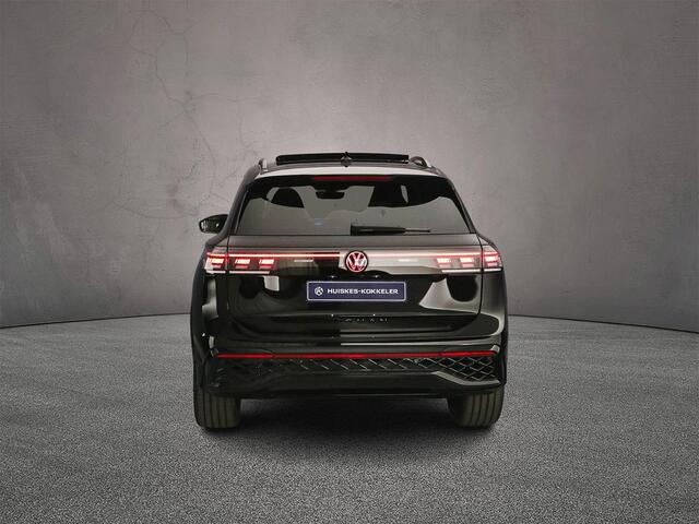 Volkswagen TIGUAN R-Line Edition 1.5 TSI eHybrid 272pk DSG Automaat Trekhaak, Black style, Panoramadak, Adaptive cruise control, Achteruitrijcamera, Elektrische achterklep