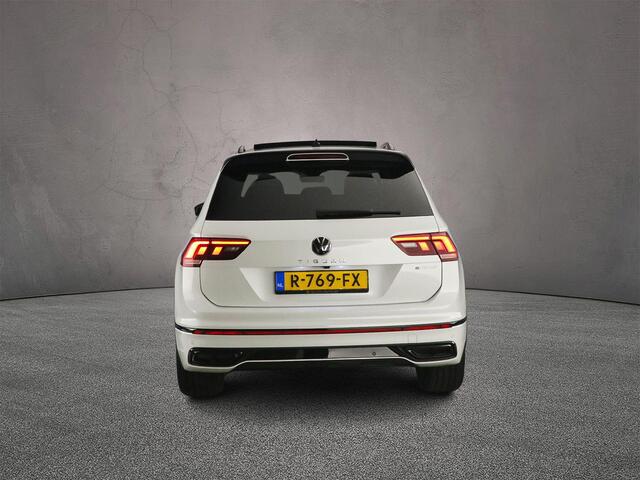 Volkswagen TIGUAN R-Line Business+ 1.4 TSI eHybrid 245pk DSG Automaat Trekhaak, Black Style, Panoramadak, Head up display, Adaptive cruise control, Elektrische achterklep