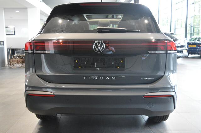 Volkswagen TIGUAN 1.5 eHybrid Life 30 Years Edition pano carplay 17 inch !!