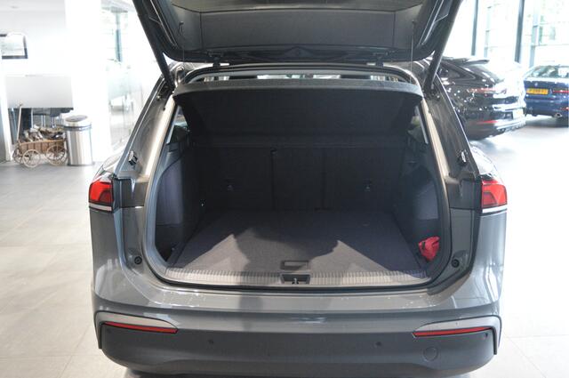 Volkswagen TIGUAN 1.5 eHybrid Life 30 Years Edition camera carplay 17 inch !!