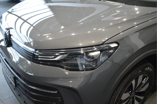 Volkswagen TIGUAN 1.5 eHybrid Life 30 Years Edition camera carplay 17 inch !!