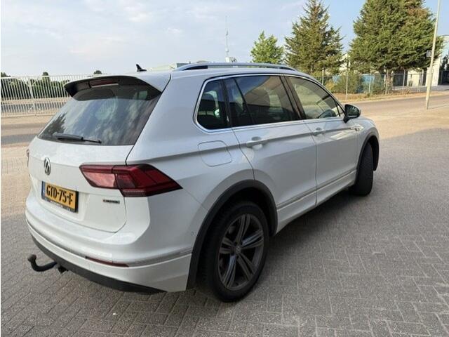 Volkswagen TIGUAN 2.0 TSI 4M. Highline Business R-Line | Pano | Trekhaak | Velours | Adaptieve Cruise