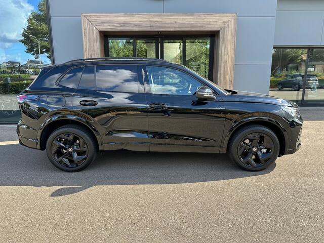Volkswagen TIGUAN 1.5 eHybrid R-Line | Black line | 360 Camera | Trekhaak | Dode hoek | IQ light | Elek. klep | Rijklaar incl. garantie