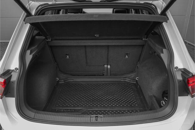 Volkswagen TIGUAN 1.5 TSI DSG R-Line Pano ACC Camera CarPlay 20" Suzuka