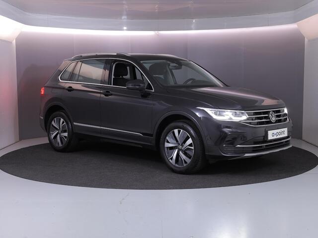 Volkswagen TIGUAN 1.4 TSI eHybrid Elegance 245 pk Automaat (DSG) | Navigatie | Parkeersensoren (Park assist) | Rondomzicht camera | Matrix LED koplampen | Head-up display | Autom. airco (3 zones) |