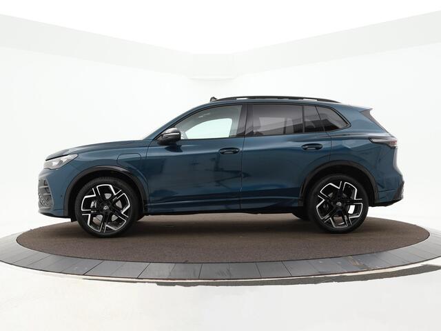 Volkswagen TIGUAN 1.5 204pk DSG eHybrid R-Line · Panoramadak · Harman Kardon · Leder · 360 Camera · Wegklapbare Trekhaak · Stoelventilatie · Massage · 20'' Inch ·