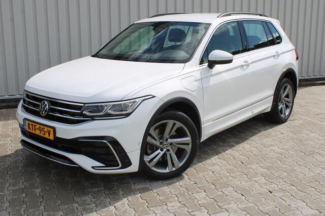 Volkswagen TIGUAN 1.4 TSI eHybrid R-Line Business+ | Incl. 12 maanden garantie | SOH 92% | Stoel/stuurverwarming | Parkeercamera | Wegklapbare trekhaak | DAB radio | Apple carplay/Android auto | 100% dealer onderhouden |