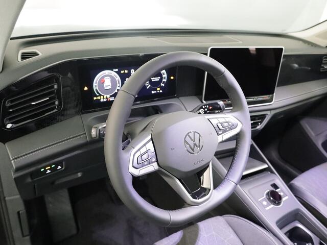 Volkswagen TIGUAN Limited Edition 1.5 eHybrid 150 kW / 204 PK SUV 6 Stoelverwarming | Trekhaak | 360 camera