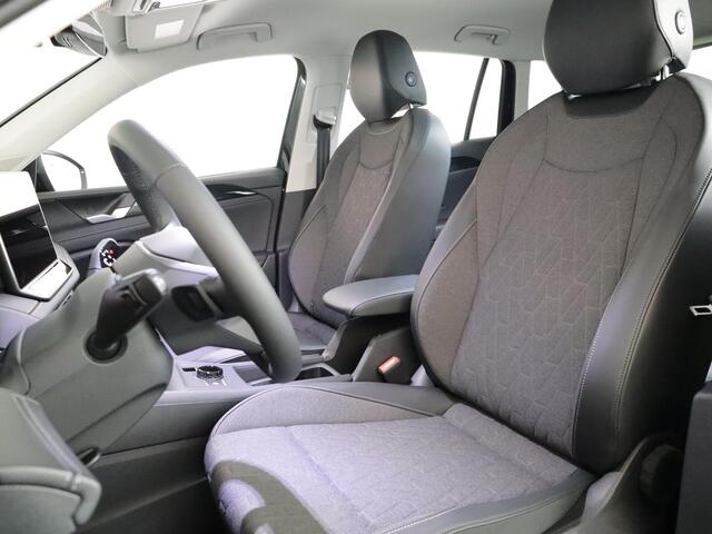 Volkswagen TIGUAN Limited Edition 1.5 eHybrid 150 kW / 204 PK SUV 6 Stoelverwarming | Trekhaak | 360 camera