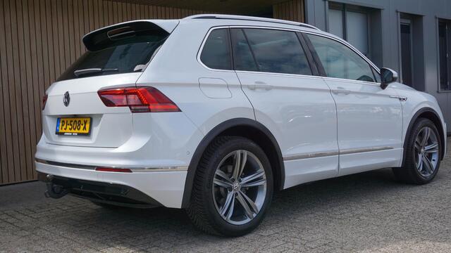 Volkswagen TIGUAN 2.0 TSI 180pk DSG 4Motion 2x R-Line & Highline Pano.Dak Exclusive-Leder Trekhaak 19inch LM Virtual Cockpit *1e Eigenaar* NL Auto!