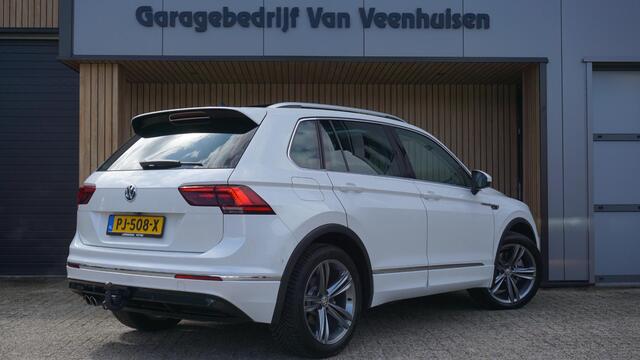 Volkswagen TIGUAN 2.0 TSI 180pk DSG 4Motion 2x R-Line & Highline Pano.Dak Exclusive-Leder Trekhaak 19inch LM Virtual Cockpit *1e Eigenaar* NL Auto!
