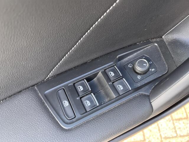Volkswagen TIGUAN Allspace 1.5 TSI R-Line 7p. / 7 PERSOONS/ AUTOMAAT/ 2X R-LINE/ DIGITAL DASH/ CRUISE/ NAVI/ APP-CONNECT/ PARK. SENSOREN + CAMERA/ CLIMA/ KEYLESS