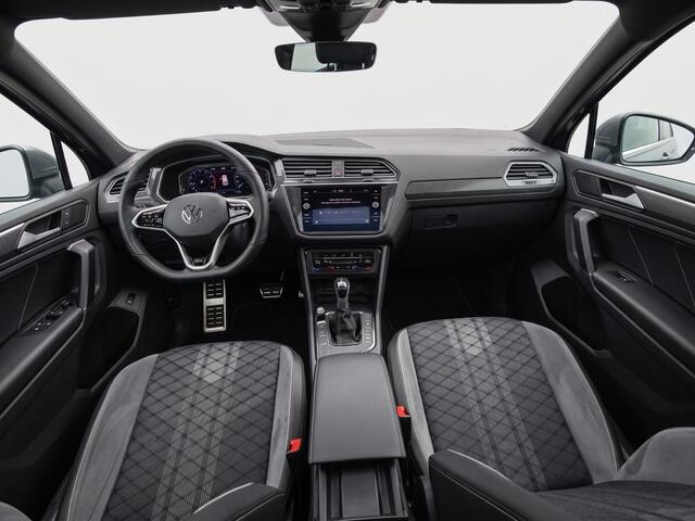 Volkswagen TIGUAN 1.5 TSI R-Line Business+ 150PK DSG | Panorama dak | Zwenkbare trekhaak 1800KG | Achteruitrijcamera |