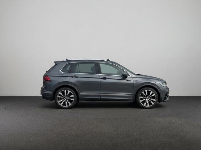 Volkswagen TIGUAN 1.5 TSI R-Line Business+ 150PK DSG | Panorama dak | Zwenkbare trekhaak 1800KG | Achteruitrijcamera |