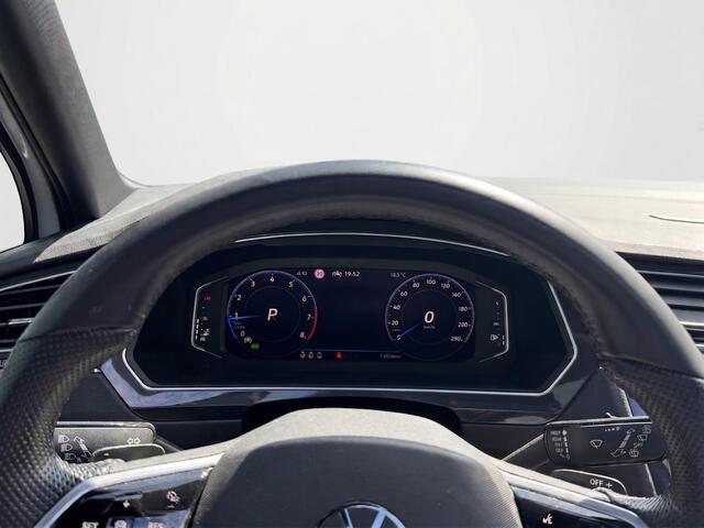 Volkswagen TIGUAN 1.5 TSI R-Line Business+ 150PK DSG | Panorama dak | Zwenkbare trekhaak 1800KG | Achteruitrijcamera |