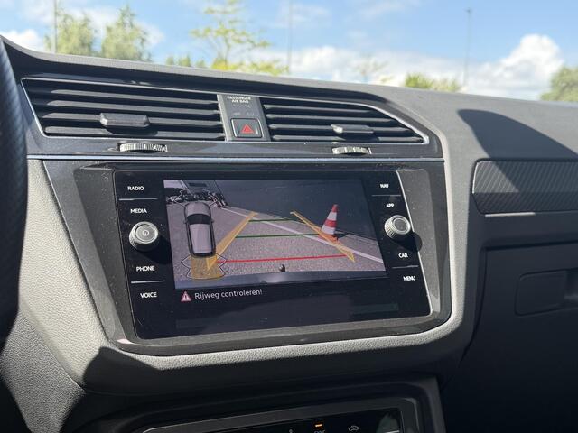 Volkswagen TIGUAN 1.5 TSI R-Line Business+ 150PK DSG | Panorama dak | Zwenkbare trekhaak 1800KG | Achteruitrijcamera |