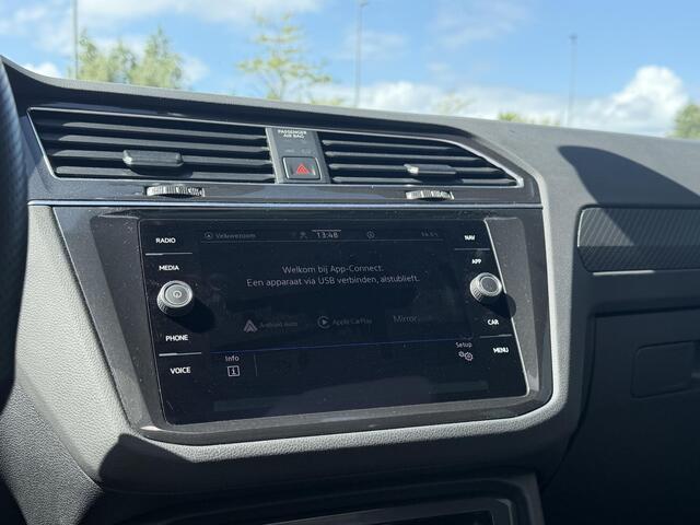 Volkswagen TIGUAN 1.5 TSI R-Line Business+ 150PK DSG | Panorama dak | Zwenkbare trekhaak 1800KG | Achteruitrijcamera |