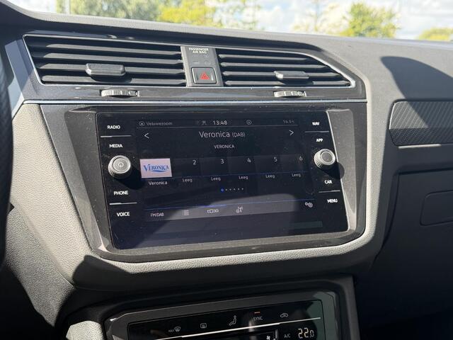 Volkswagen TIGUAN 1.5 TSI R-Line Business+ 150PK DSG | Panorama dak | Zwenkbare trekhaak 1800KG | Achteruitrijcamera |
