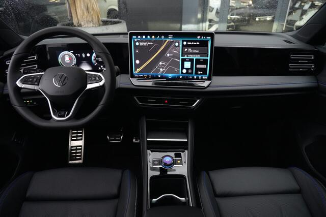 Volkswagen TIGUAN 1.5 eHybrid R-Line | 272PK | Pano | Trekhaak | 360° VW TIGUAN 1.5 e-Hybrid PHEV R-Line 272 PK, Plug-in hybride aandrijving, Panoramadak, Head-Up Display, 360° camera, adaptieve cruise control, stoelverwarming en trekhaak