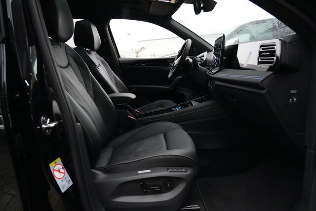 Volkswagen TIGUAN 1.5 eHybrid R-Line | 272PK | Pano | Trekhaak | 360° VW TIGUAN 1.5 e-Hybrid PHEV R-Line 272 PK, Plug-in hybride aandrijving, Panoramadak, Head-Up Display, 360° camera, adaptieve cruise control, stoelverwarming en trekhaak