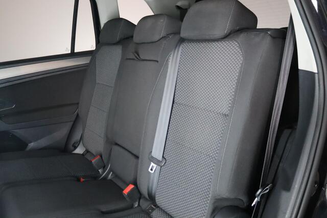 Volkswagen TIGUAN Allspace 1.5 TSI Comfortline 7-Persoons Trekhaak, ACC, Apple Carplay/ Android Auto, LED, Stoel Verwarming, Keyless, Navigatie,