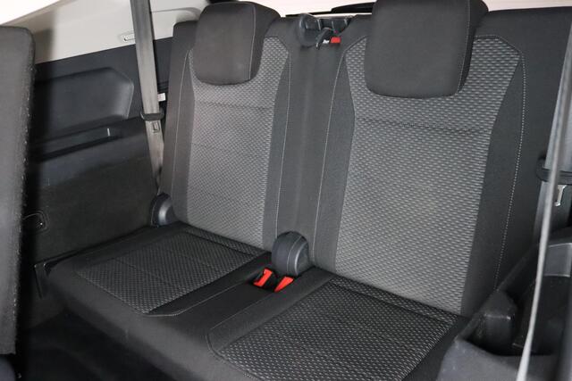 Volkswagen TIGUAN Allspace 1.5 TSI Comfortline 7-Persoons Trekhaak, ACC, Apple Carplay/ Android Auto, LED, Stoel Verwarming, Keyless, Navigatie,