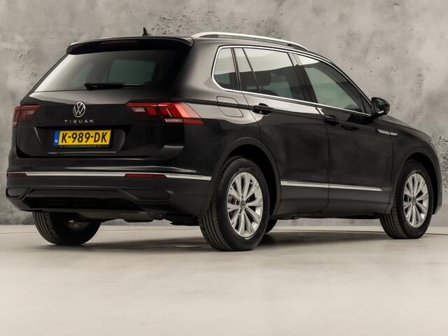 Volkswagen TIGUAN 1.5 TSI Life Sport 150Pk Automaat (VIRTUAL COCKPIT, APPLE CARPLAY, CLIMATE, KEYLESS, STOELVERWARMING, SPORTSTOELEN, GETINT GLAS, ELEK ACHTERKLEP, ALCANTARA, NIEUWE APK, NIEUWSTAAT)