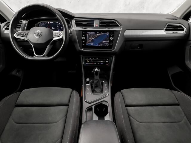 Volkswagen TIGUAN 1.5 TSI Life Sport 150Pk Automaat (VIRTUAL COCKPIT, APPLE CARPLAY, CLIMATE, KEYLESS, STOELVERWARMING, SPORTSTOELEN, GETINT GLAS, ELEK ACHTERKLEP, ALCANTARA, NIEUWE APK, NIEUWSTAAT)