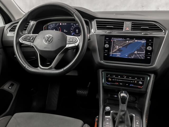 Volkswagen TIGUAN 1.5 TSI Life Sport 150Pk Automaat (VIRTUAL COCKPIT, APPLE CARPLAY, CLIMATE, KEYLESS, STOELVERWARMING, SPORTSTOELEN, GETINT GLAS, ELEK ACHTERKLEP, ALCANTARA, NIEUWE APK, NIEUWSTAAT)