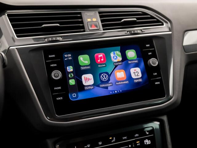 Volkswagen TIGUAN 1.5 TSI Life Sport 150Pk Automaat (VIRTUAL COCKPIT, APPLE CARPLAY, CLIMATE, KEYLESS, STOELVERWARMING, SPORTSTOELEN, GETINT GLAS, ELEK ACHTERKLEP, ALCANTARA, NIEUWE APK, NIEUWSTAAT)
