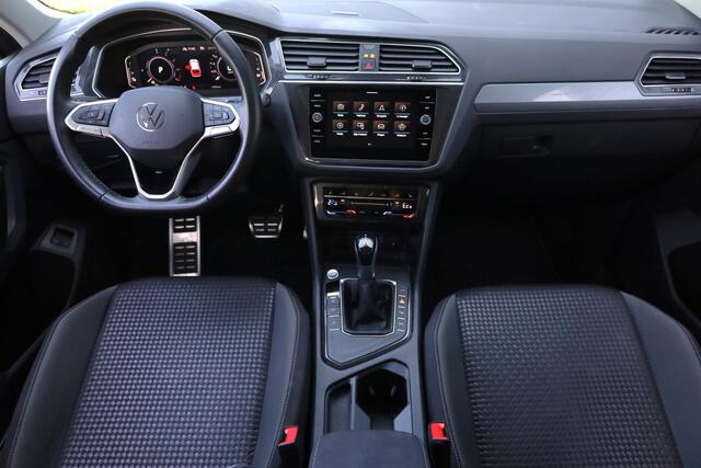 Volkswagen TIGUAN 1.4 TSI eHybrid R-Line Business+ SOH 93,6% | 245PK / 180kW DSG, Wegklapbare trekhaak, achteruitrijcamera (Rear View), dodehoekdetectie (Side Assist), 18" 'Nizza' LMV met 4 seizoenenbanden, elektrische achterklep (Easy Open), keyless go & entry, alarm klasse III, verwarmbare voorstoelen, verwarmbaar multifunctioneel lederen stuurwiel, parkeersensoren voor en achter (PDC), Apple Carplay & Android Auto, navigatie, DAB+, elektrisch verstel-, verwarm- en inklapbare buitenspiegels (spiegel pakket), digital cockpit pro, licht- en regensensor etc.