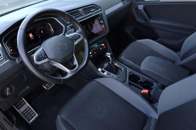 Volkswagen TIGUAN 1.4 TSI eHybrid R-Line Business+ SOH 93,6% | 245PK / 180kW DSG, Wegklapbare trekhaak, achteruitrijcamera (Rear View), dodehoekdetectie (Side Assist), 18" 'Nizza' LMV met 4 seizoenenbanden, elektrische achterklep (Easy Open), keyless go & entry, alarm klasse III, verwarmbare voorstoelen, verwarmbaar multifunctioneel lederen stuurwiel, parkeersensoren voor en achter (PDC), Apple Carplay & Android Auto, navigatie, DAB+, elektrisch verstel-, verwarm- en inklapbare buitenspiegels (spiegel pakket), digital cockpit pro, licht- en regensensor etc.