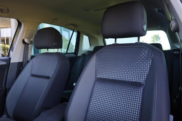 Volkswagen TIGUAN 1.4 TSI eHybrid R-Line Business+ SOH 93,6% | 245PK / 180kW DSG, Wegklapbare trekhaak, achteruitrijcamera (Rear View), dodehoekdetectie (Side Assist), 18" 'Nizza' LMV met 4 seizoenenbanden, elektrische achterklep (Easy Open), keyless go & entry, alarm klasse III, verwarmbare voorstoelen, verwarmbaar multifunctioneel lederen stuurwiel, parkeersensoren voor en achter (PDC), Apple Carplay & Android Auto, navigatie, DAB+, elektrisch verstel-, verwarm- en inklapbare buitenspiegels (spiegel pakket), digital cockpit pro, licht- en regensensor etc.