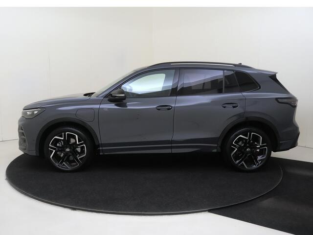 Volkswagen TIGUAN 1.5 eHybrid R-Line Edition | DEMO | Black Pack | 20 inch LM Velgen | 360 camera | Elektrisch bedienbare achterklep