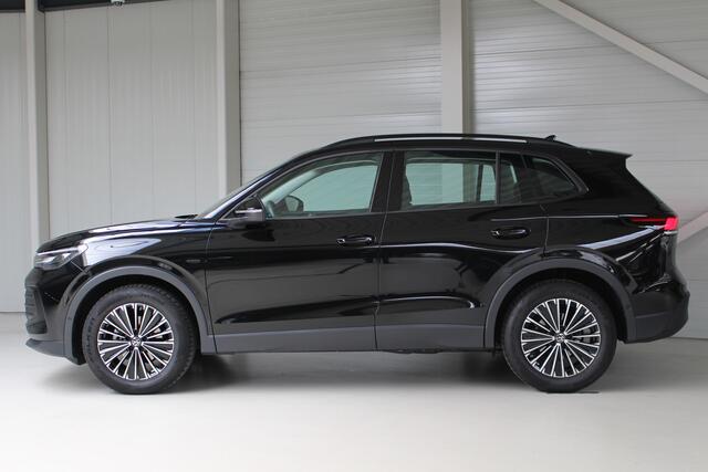 Volkswagen TIGUAN 1.5 eTSI Automaat Navigatie | Trekhaak | Stoelverwarming | Lichtmetalen velgen