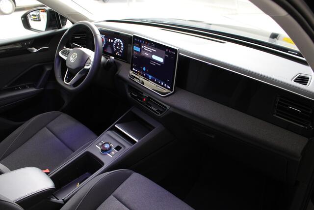 Volkswagen TIGUAN 1.5 eTSI Automaat Navigatie | Trekhaak | Stoelverwarming | Lichtmetalen velgen