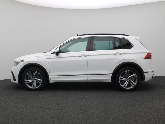 Volkswagen TIGUAN 1.4 TSI eHybrid R-Line Business 245PK DSG Panoramadak, Trekhaak, Leder, Matrix LED-Verlichting, Leder, 19" LM Velgen, Memorystoelen, Side Assist, Stoel-Stuurverwarming, 360gr. Camera