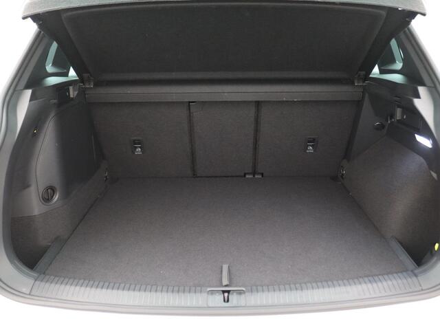 Volkswagen TIGUAN 1.4 TSI eHybrid R-Line Business 245PK DSG Panoramadak, Trekhaak, Leder, Matrix LED-Verlichting, Leder, 19" LM Velgen, Memorystoelen, Side Assist, Stoel-Stuurverwarming, 360gr. Camera