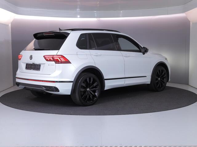 Volkswagen TIGUAN 1.4 TSI eHybrid R-Line Business 245 pk Automaat (DSG) | Navigatie | Panoramadak | Trekhaak (wegklapbaar) | Parkeersensoren (Park assist) | Rondomzicht camera | Head-up display | Black Style pakket | R-Line |