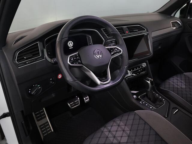 Volkswagen TIGUAN 1.4 TSI eHybrid R-Line Business 245 pk Automaat (DSG) | Navigatie | Panoramadak | Trekhaak (wegklapbaar) | Parkeersensoren (Park assist) | Rondomzicht camera | Head-up display | Black Style pakket | R-Line |